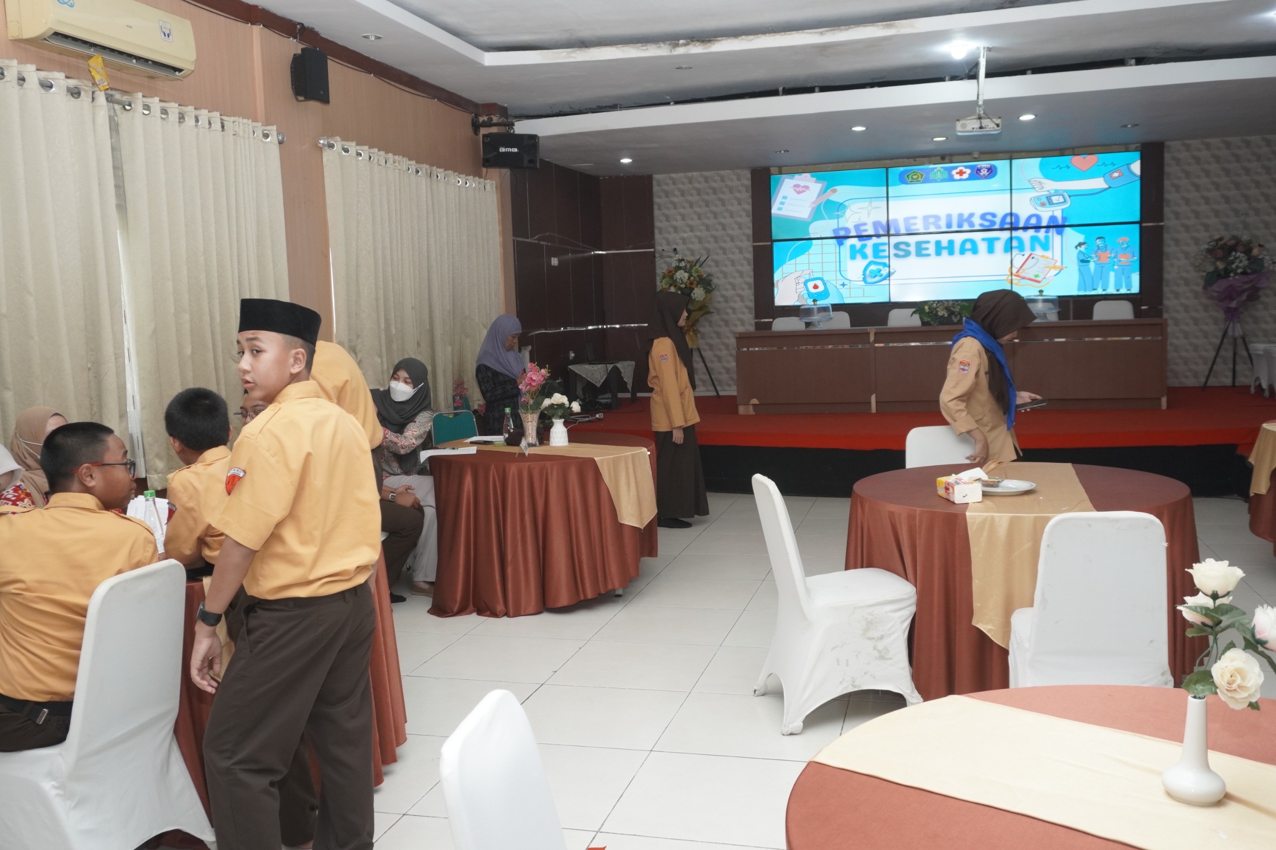 MTsN 1 Kota Makassar Melaksanakan Pemeriksaan Kesehatan Gratis bagi Siswa Madrasah